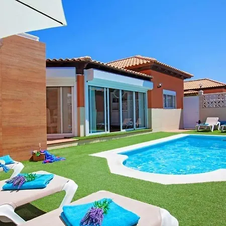 Sleeps 6 Pool Air Con Wifi *