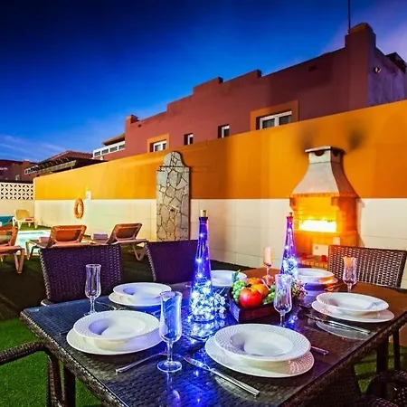 Sleeps 6 Pool Air Con Wifi Corralejo
