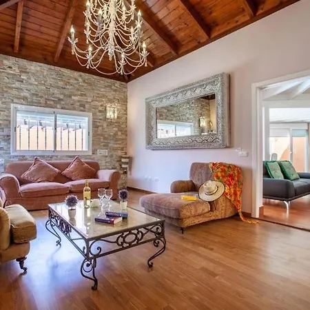 Sleeps 6 Pool Air Con Wifi Villa *