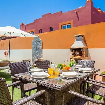 Villa Sleeps 6 Pool Air Con Wifi Corralejo